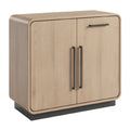 **Meuble de rangement en bois clair avec portes et poignées métalliques**